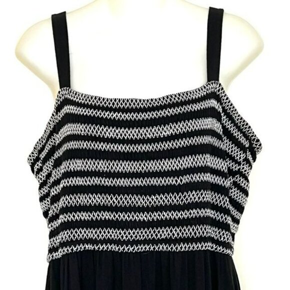LANE BRYANT PLUS SIZE 18 - 20 BLACK & WHITE KNIT CASUAL DRESS WITH SMOCKED TOP - Picture 4 of 11